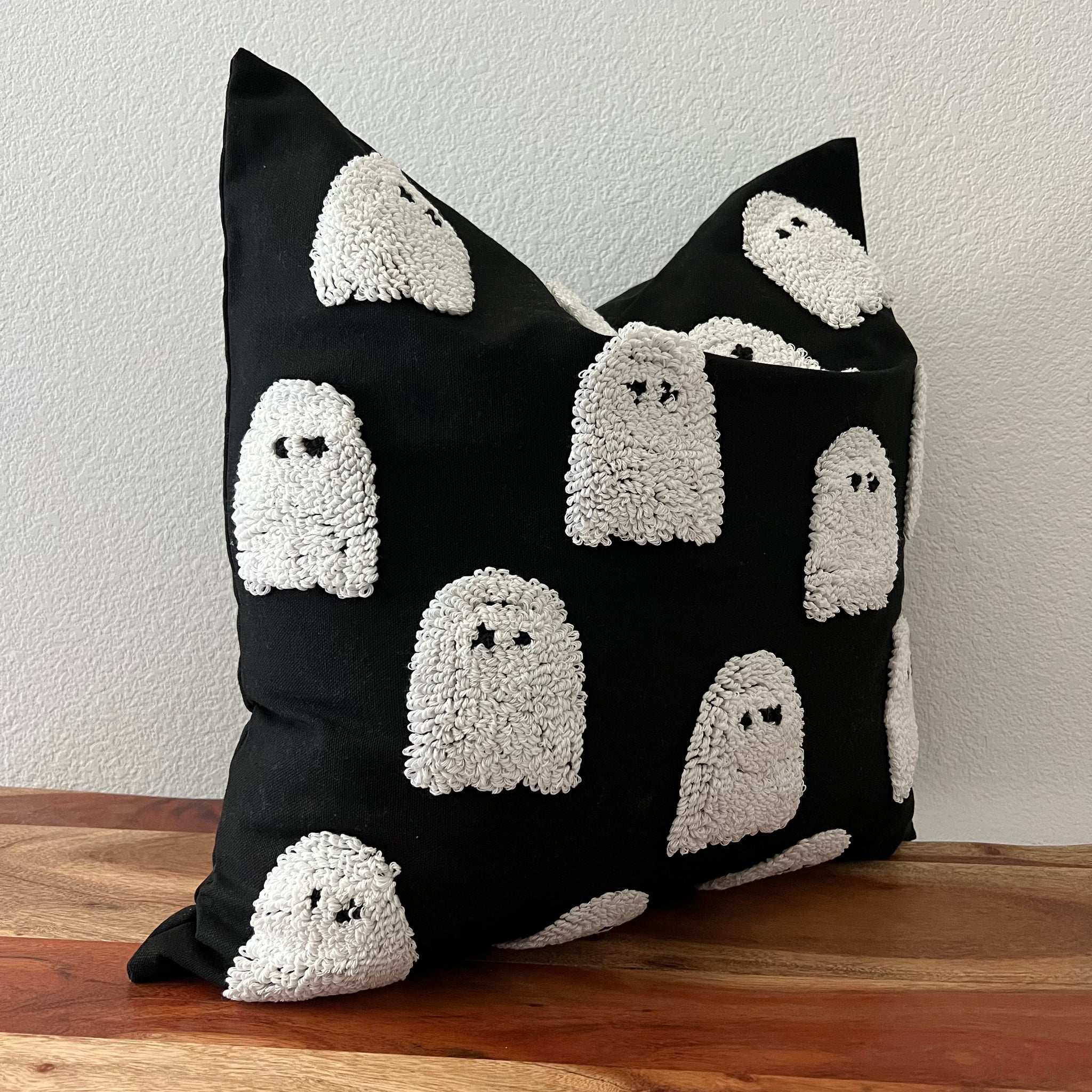 G128 18 x 18 in Halloween Spooky Waterproof Pillow, Set of 4